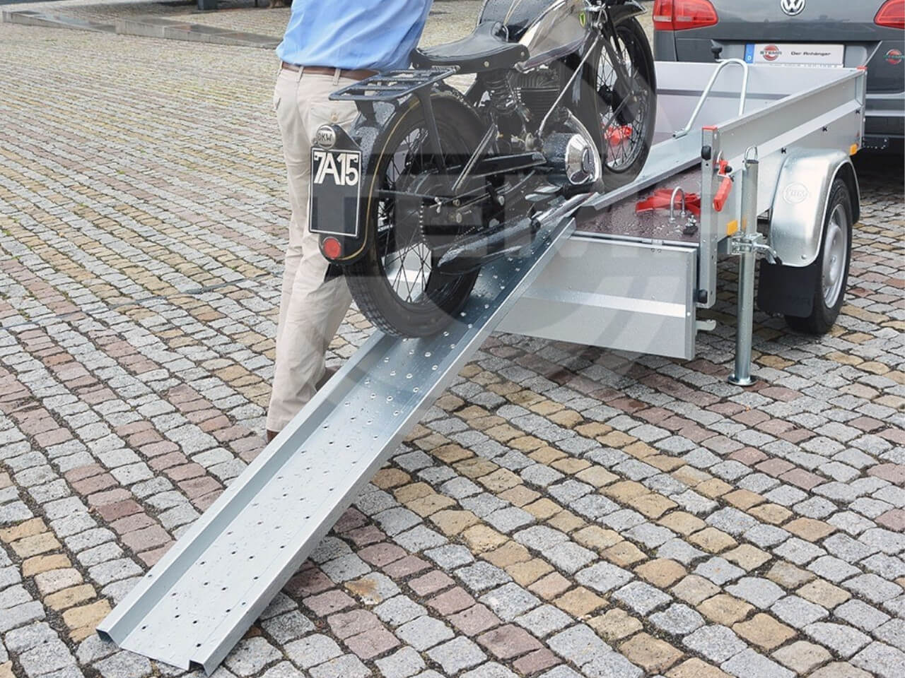 stema auffahrrampe zum befahren von einem anhaenger mit motorrad