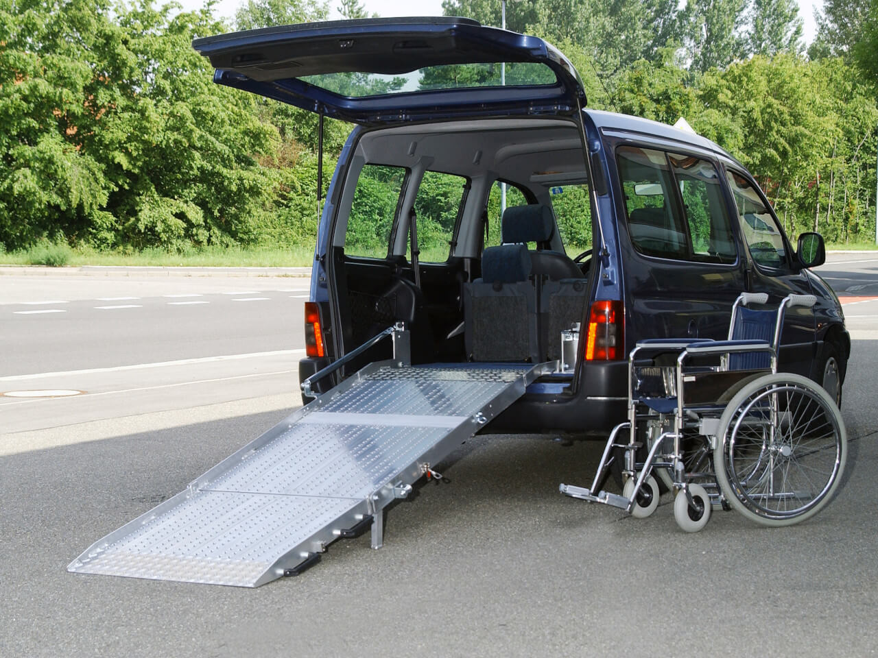 Vw Caddy 2K *Rollstuhlrampe*Behindertengerecht*TüvNeu*1.Hand* in  Sachsen-Anhalt - Wörlitz, VW Caddy gebraucht
